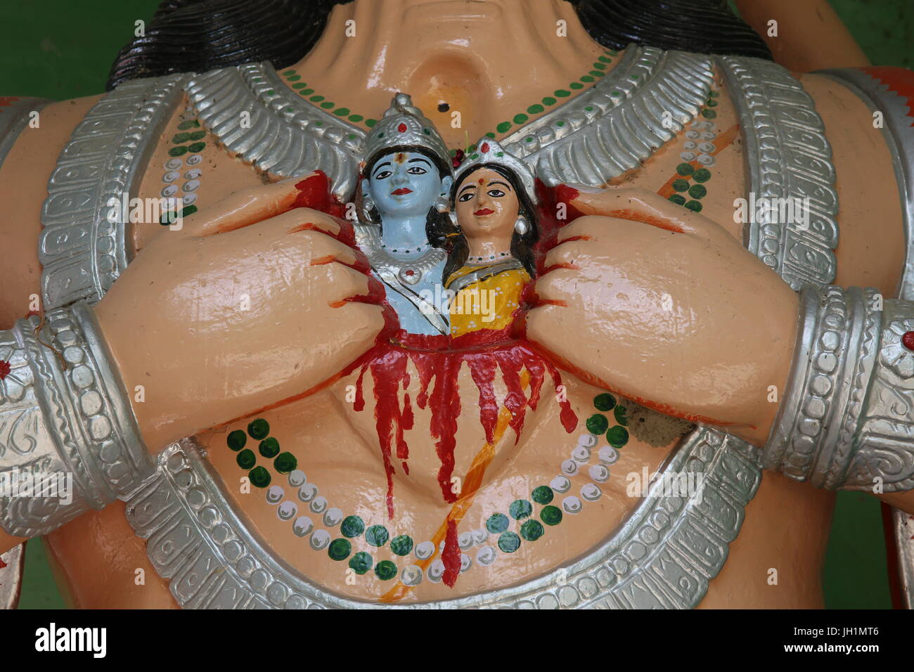 Dettaglio di un Hanuman murthi in Goverdan (con Rama e Sita). India. Foto Stock