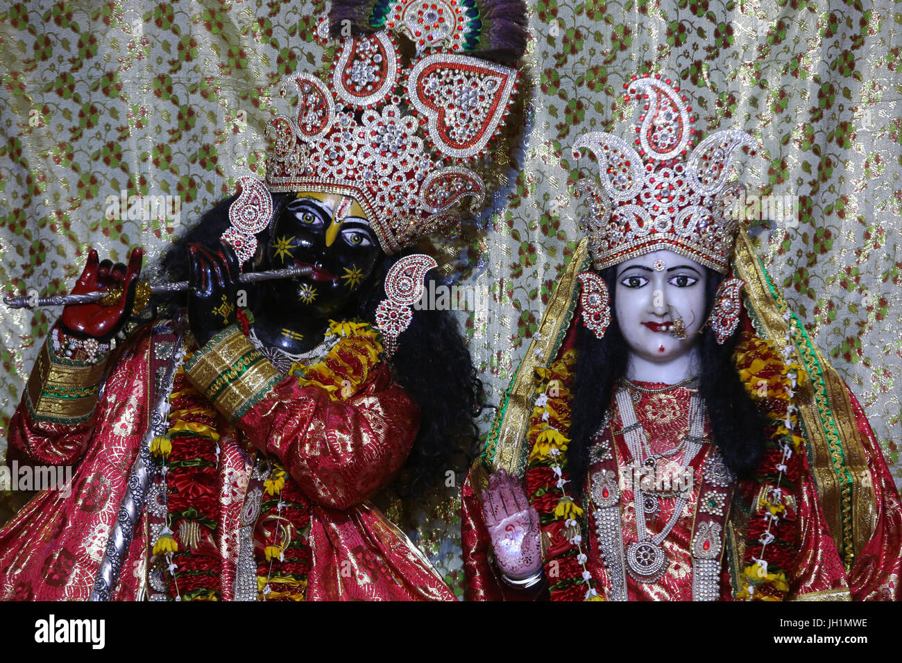 Krishna e Radha murthis in un tempio Vrindavan. India. Foto Stock