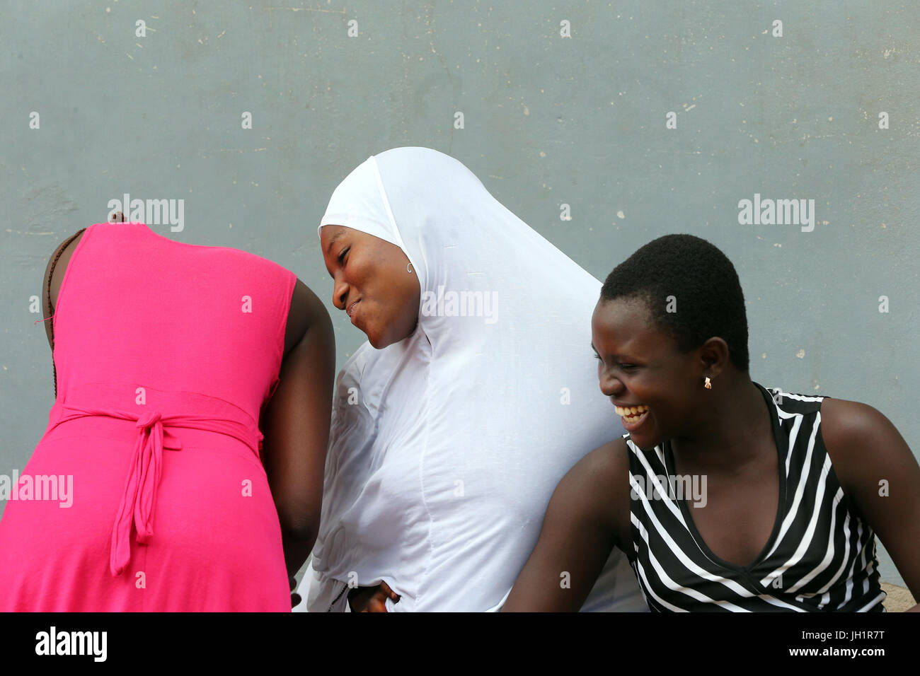 Africain bambina indossa velo musulmano ( hidjab ). Lomé. Il Togo. Foto Stock