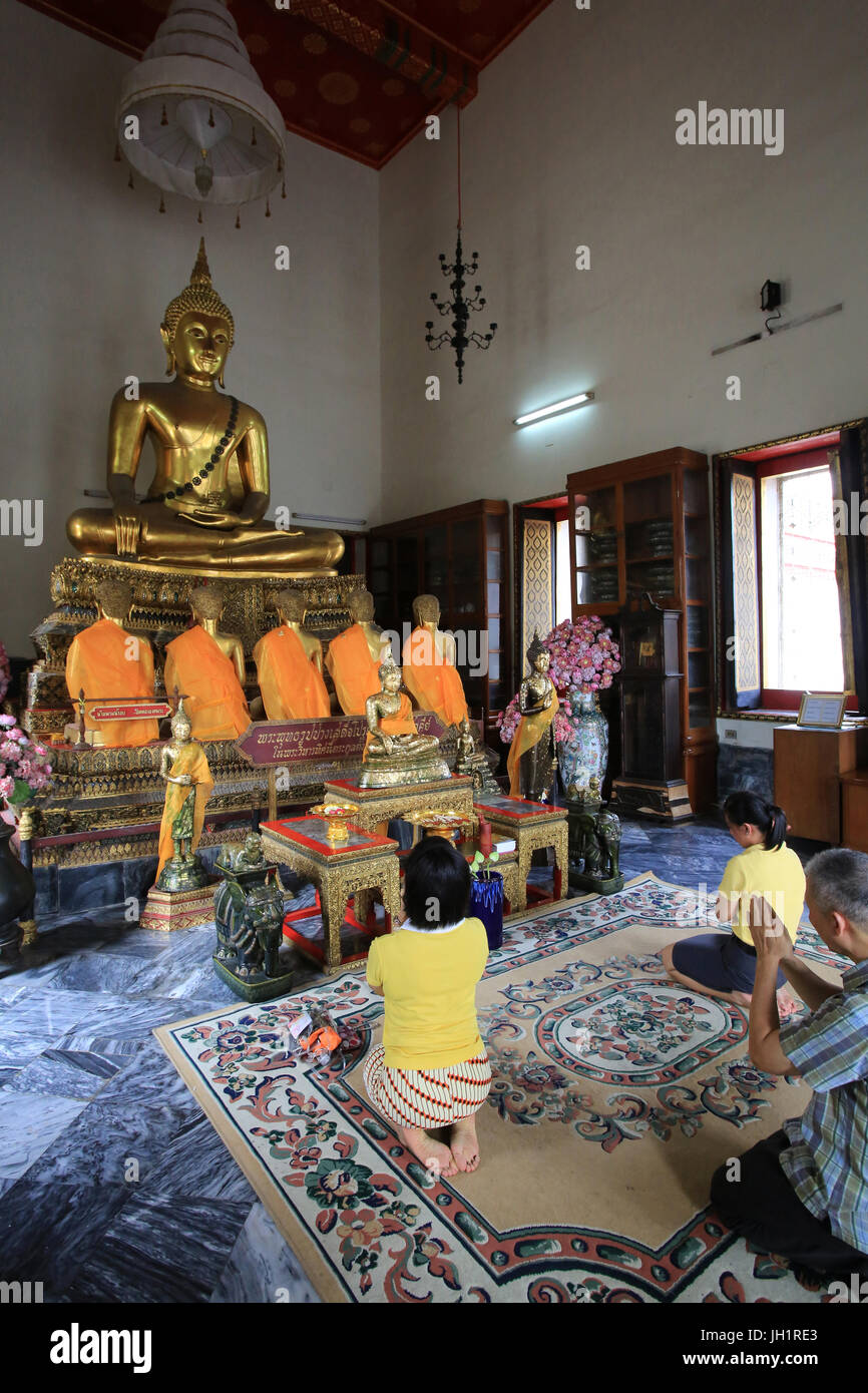 Il Buddha ha dato il suo primo sermone a cinque discepoli a Benares. Il Vihara Sud. Wat Pho - il Wat Phra Chettuphon. 1788. Bangkok. Thailandia. Foto Stock