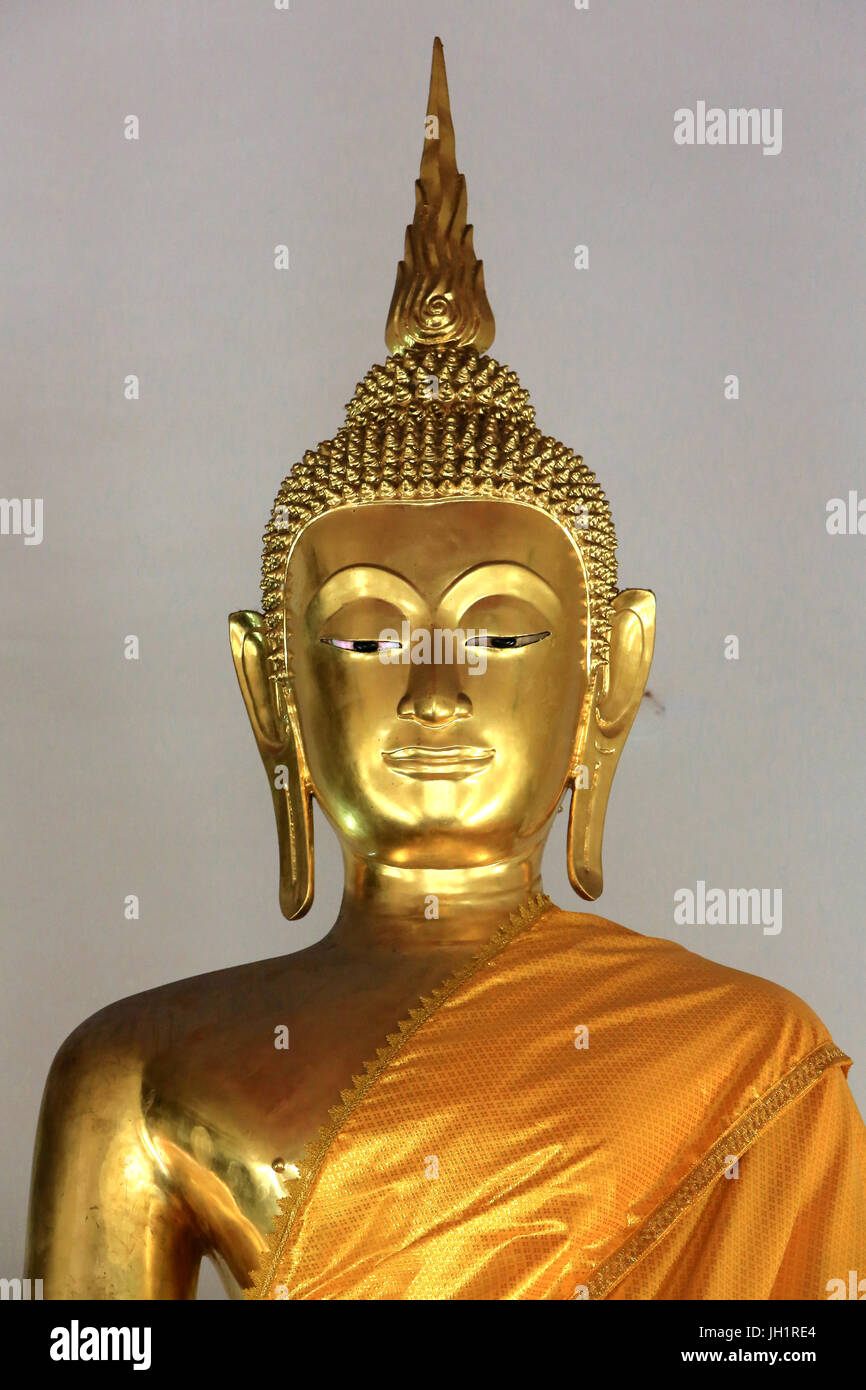 Buddha Phra Paliai fu gettato il regno del Re Rama I come una statua di un elefante che offre un favo di miele. Il Buddha. Wat Pho - il Wat Phra Chettuphon. Bangko Foto Stock