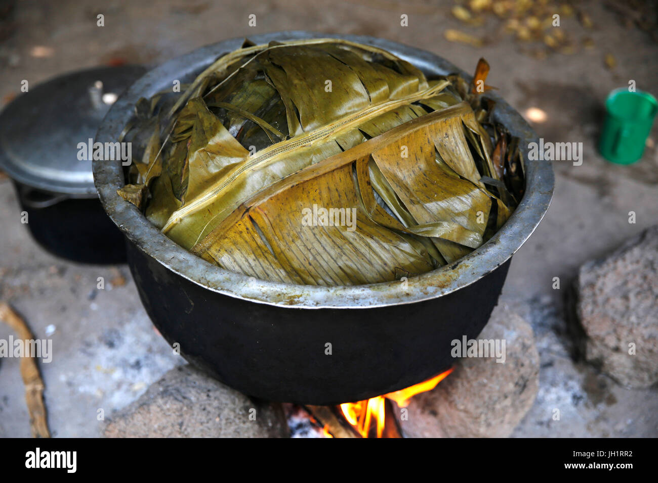 Pasto preparato da un gruppo di membri di Uganda Kolping società. Il gruppo (10 donne e 5 uomini) esegue un azienda di catering finanziate da un 2,5 milioni di UGS loa Foto Stock