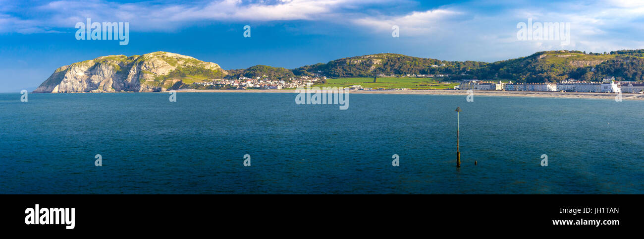 Vista panoramica di little orme presi da Llandudno Pier Foto Stock