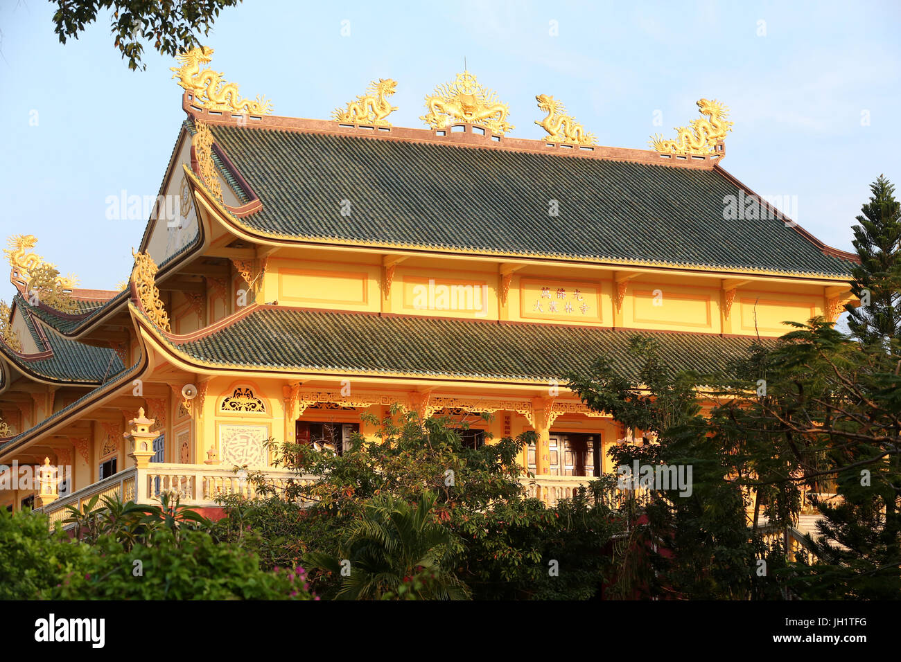 Iam Tong Lam Tu tempio buddista. Sala principale. Ba Ria. Il Vietnam. Foto Stock