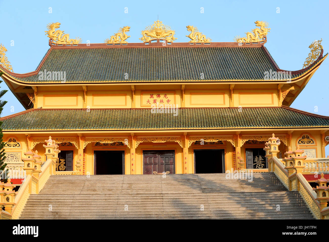 Iam Tong Lam Tu tempio buddista. Sala principale. Ba Ria. Il Vietnam. Foto Stock