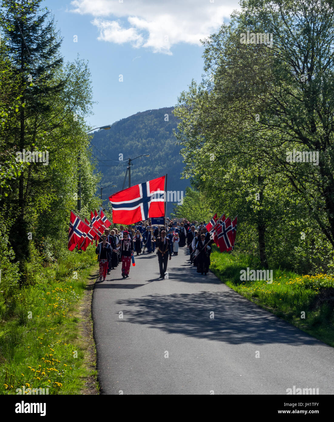In marcia per la costituzione, la Norvegia celebrare la costituzione norvegese giorno, 17 maggio Foto Stock