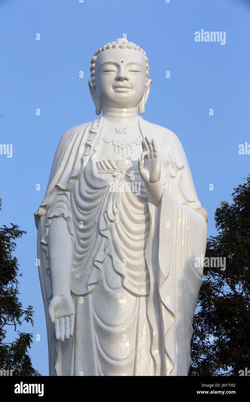 Iam Tong Lam Tu tempio buddista. Maitreya gigantesca statua del Buddha. Ba Ria. Il Vietnam. Foto Stock