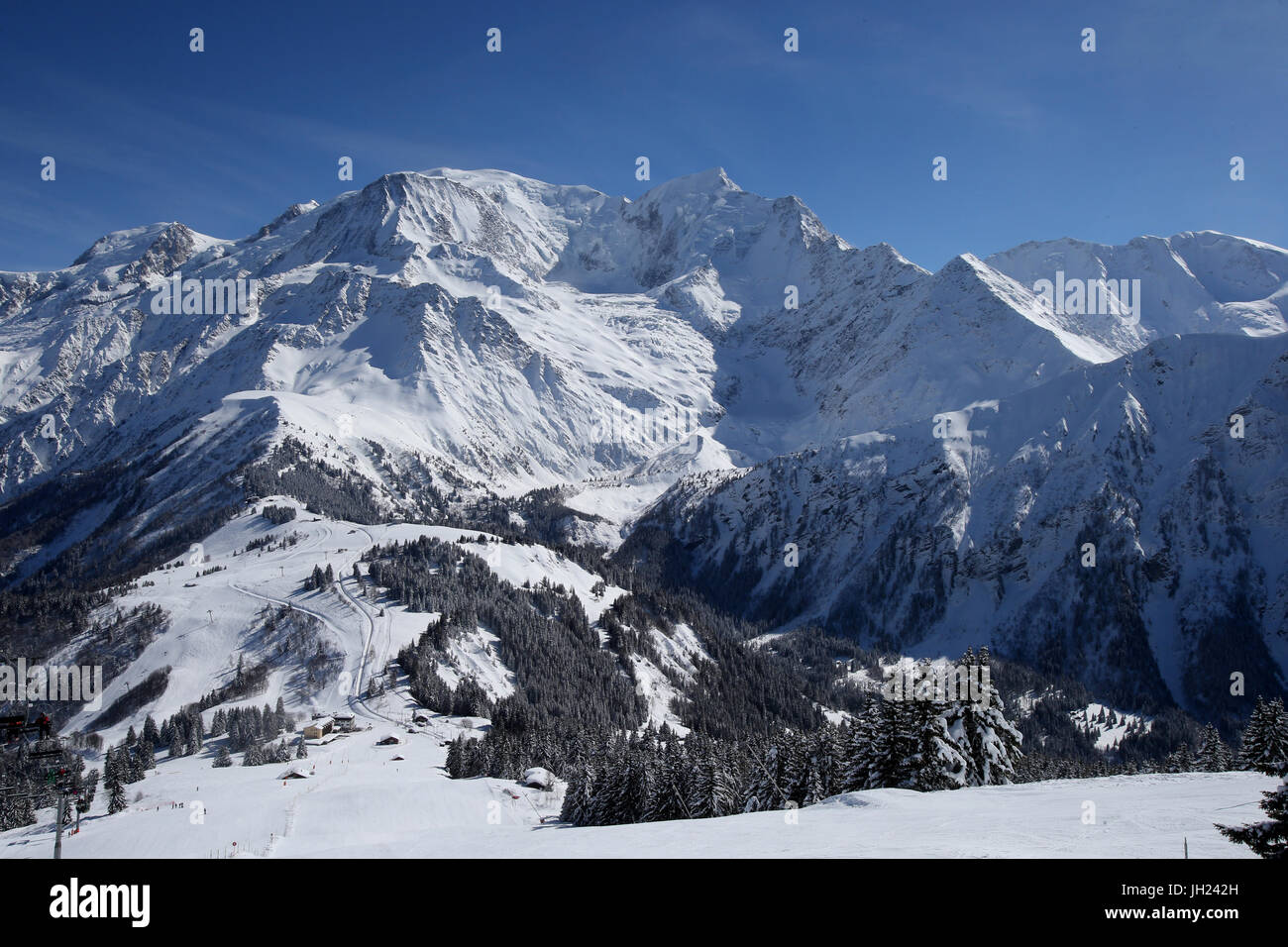 Sulle Alpi francesi. Del massiccio del Monte Bianco. Il Mont Blanc (4.810 m) è il punto più alto in Europa occidentale. La Francia. Foto Stock