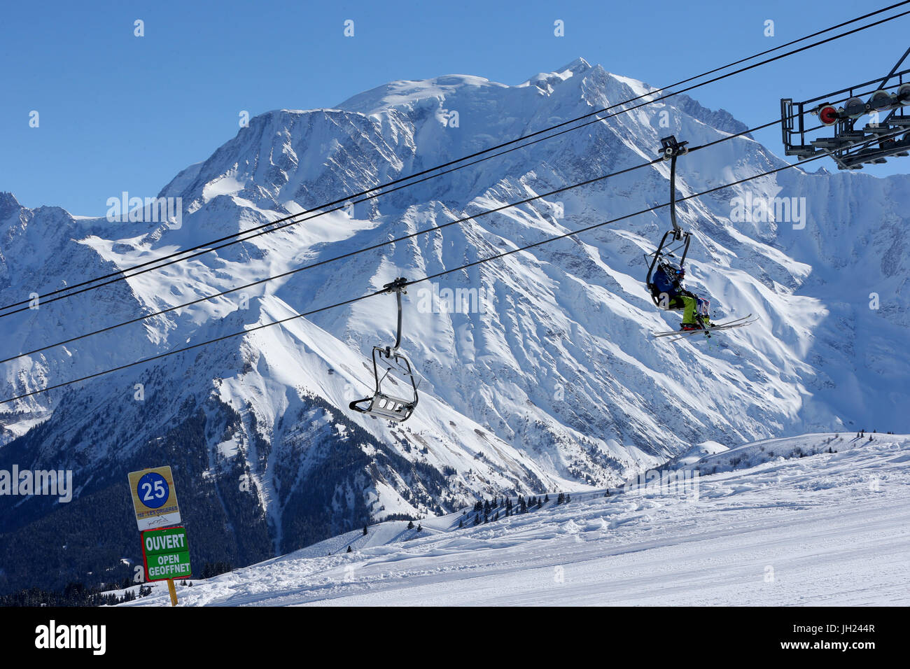 Sulle Alpi francesi. Del massiccio del Monte Bianco. Seggiovia. La Francia. Foto Stock