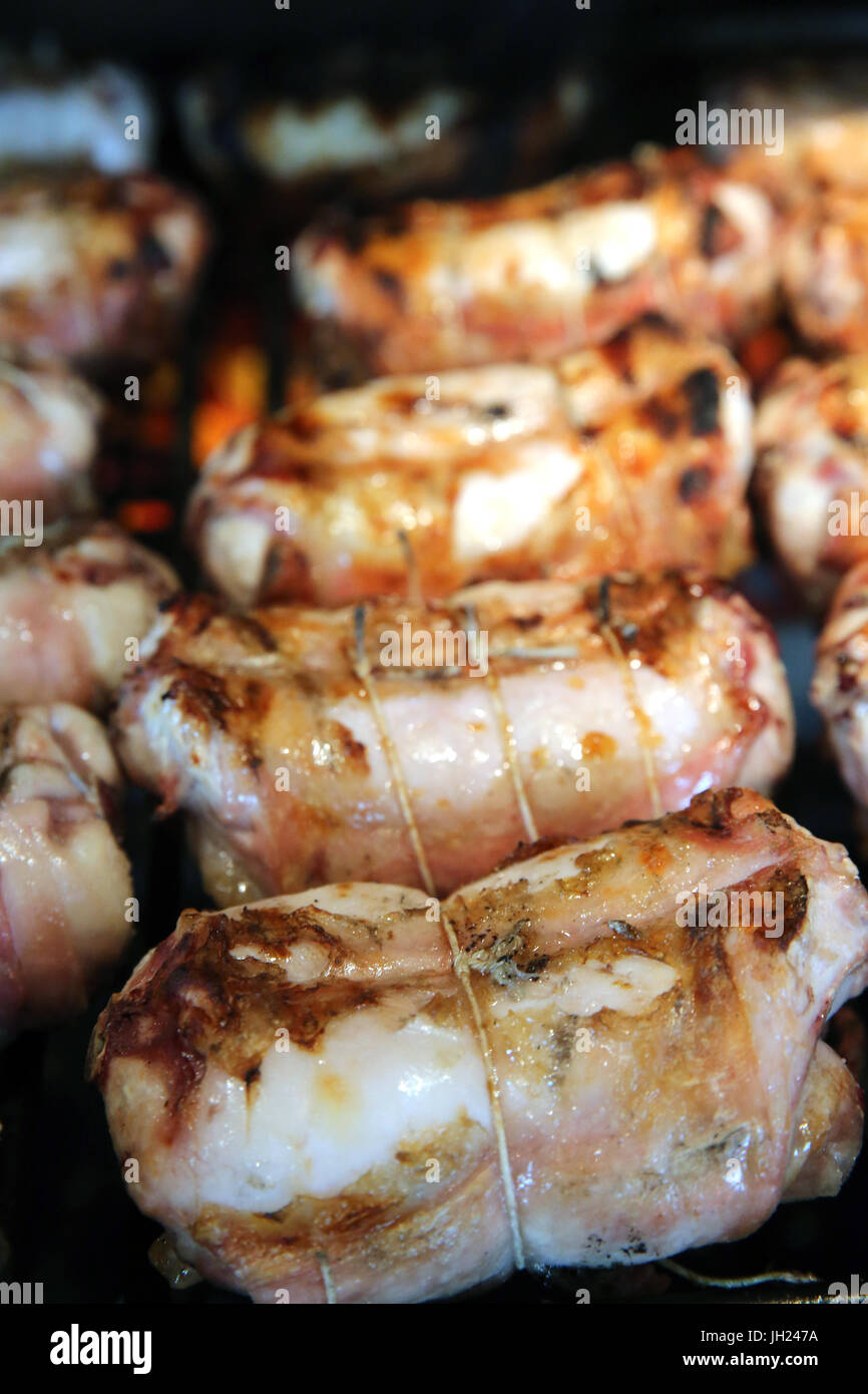 Ristorante. La cucina. Coniglio di cottura sulla griglia. La Francia. Foto Stock