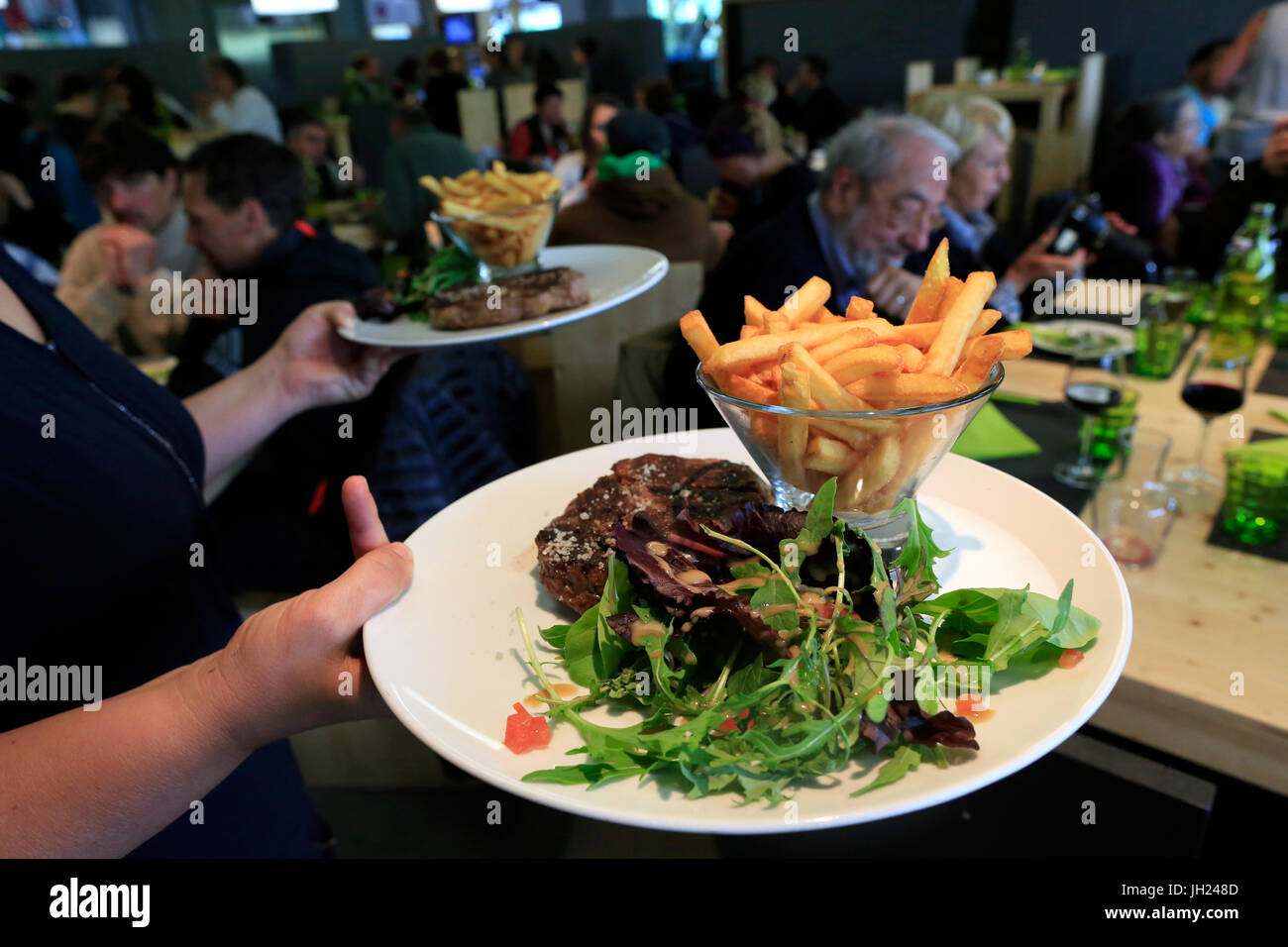 Ristorante. Bistecca e patatine fritte. La Francia. Foto Stock