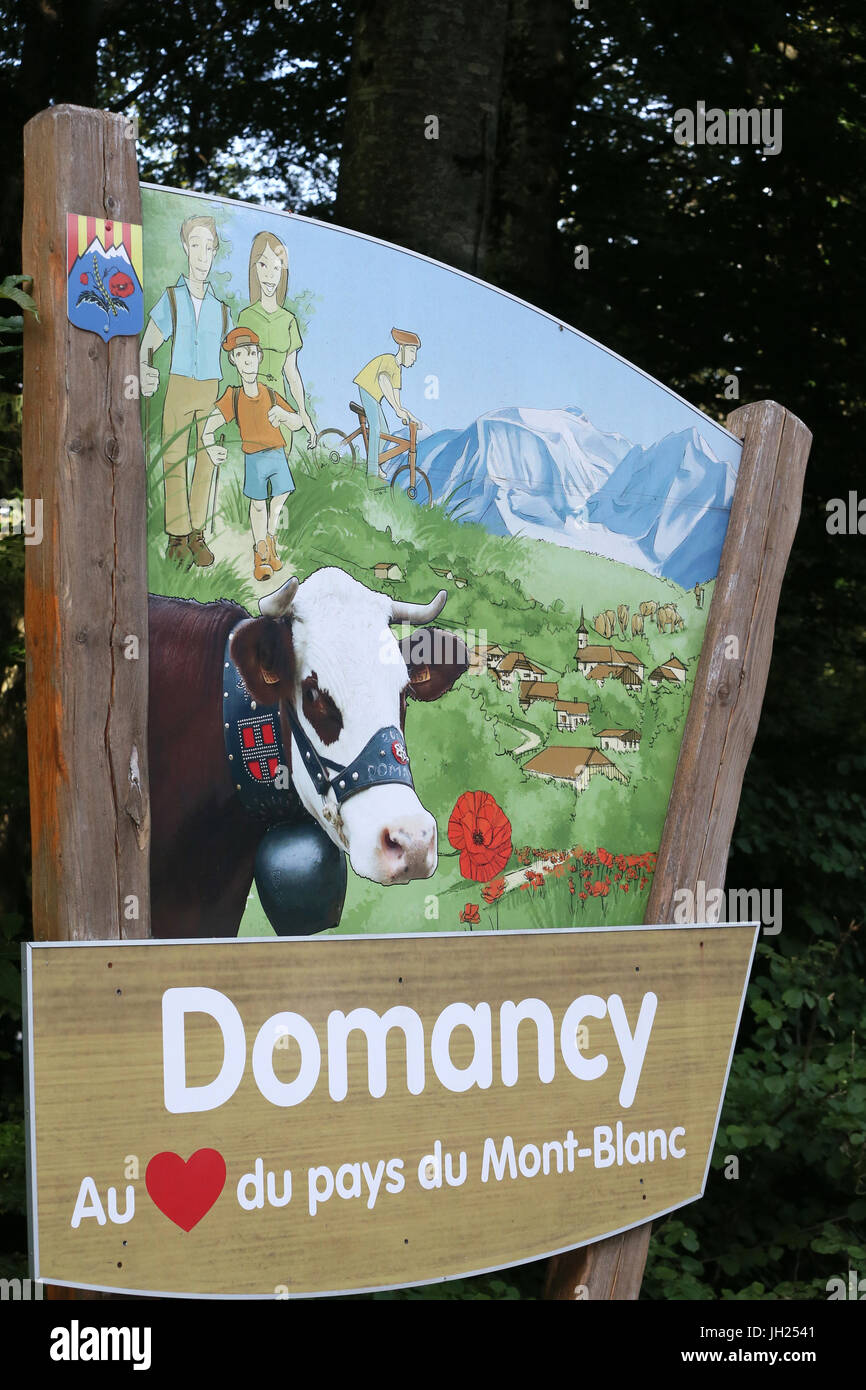 Villaggio Domancy nelle Alpi francesi. La Francia. Foto Stock