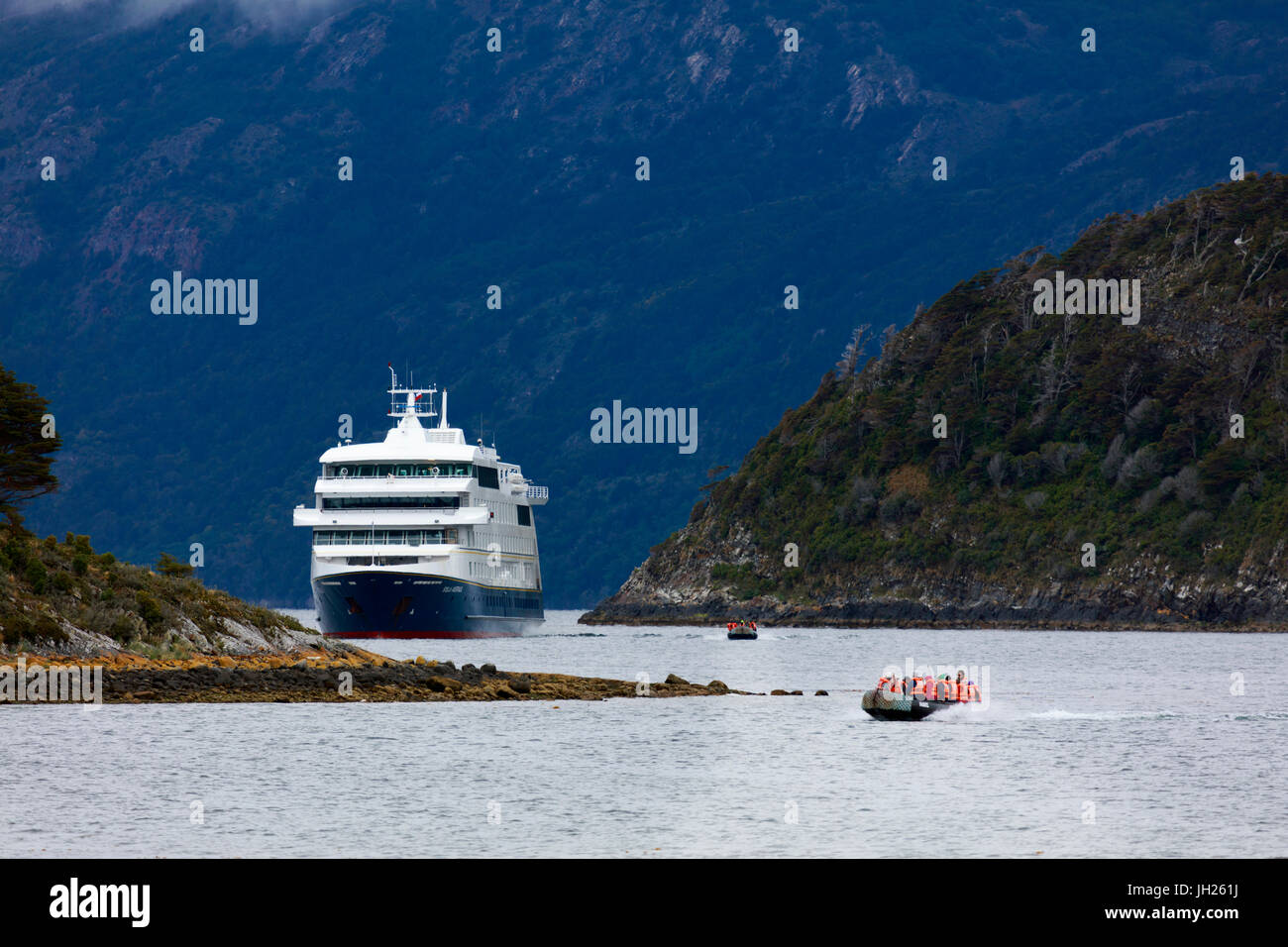 La Stella Australis nave da crociera nel Canale del Beagle, Patagonia, Cile, Sud America Foto Stock