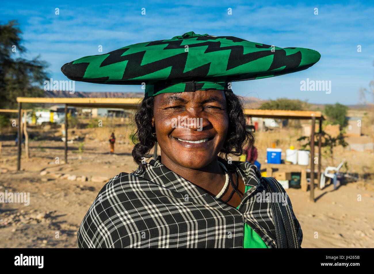 Herero donna, Ovapu, Kaokoland, Namibia, Africa Foto Stock