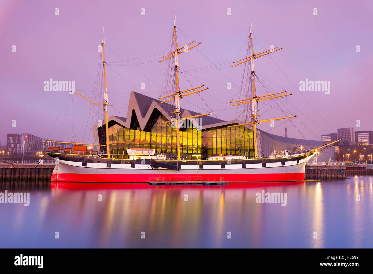 La nave Glenlee e Riverside Museum di Glasgow, Scozia, Regno Unito, Europa Foto Stock