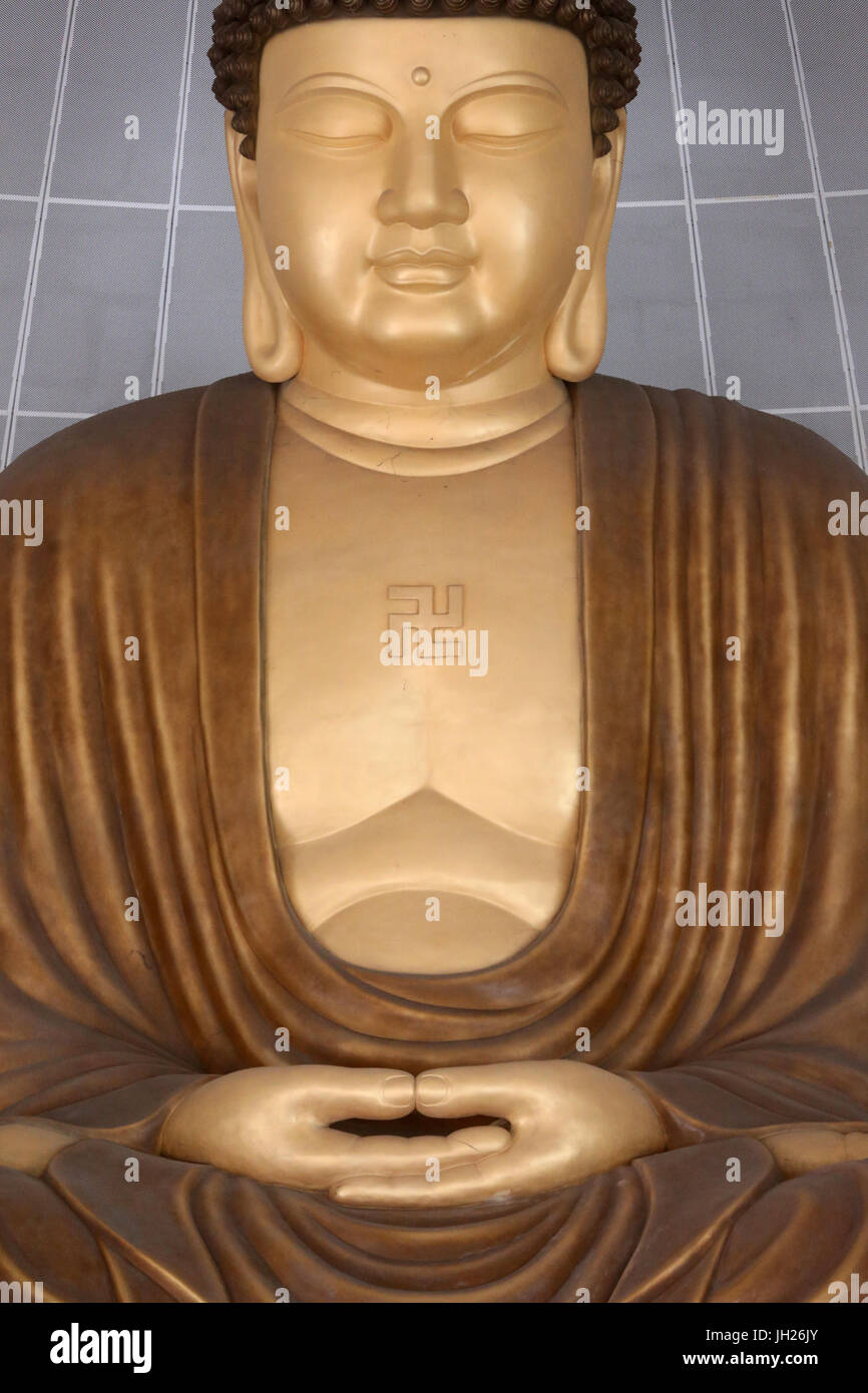 Kong Meng San Phor Kark vedere il monastero. La sala di nessuna forma. Gigante Buddha Shakyamuni statua. Singapore. Foto Stock