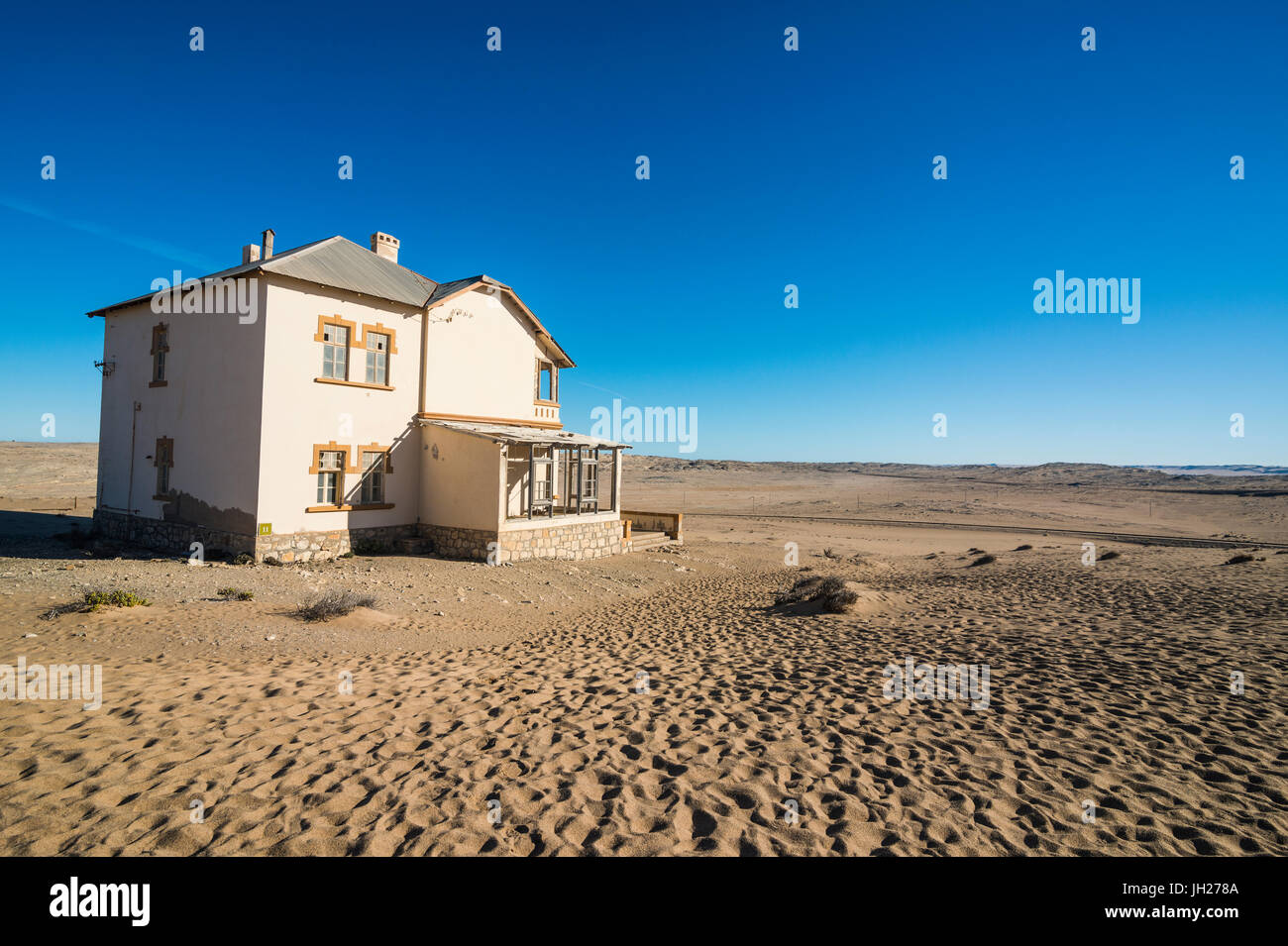Casa coloniale, diamante vecchia città fantasma, Kolmanskop (Coleman's Hill), vicino a Luderitz, Namibia, Africa Foto Stock
