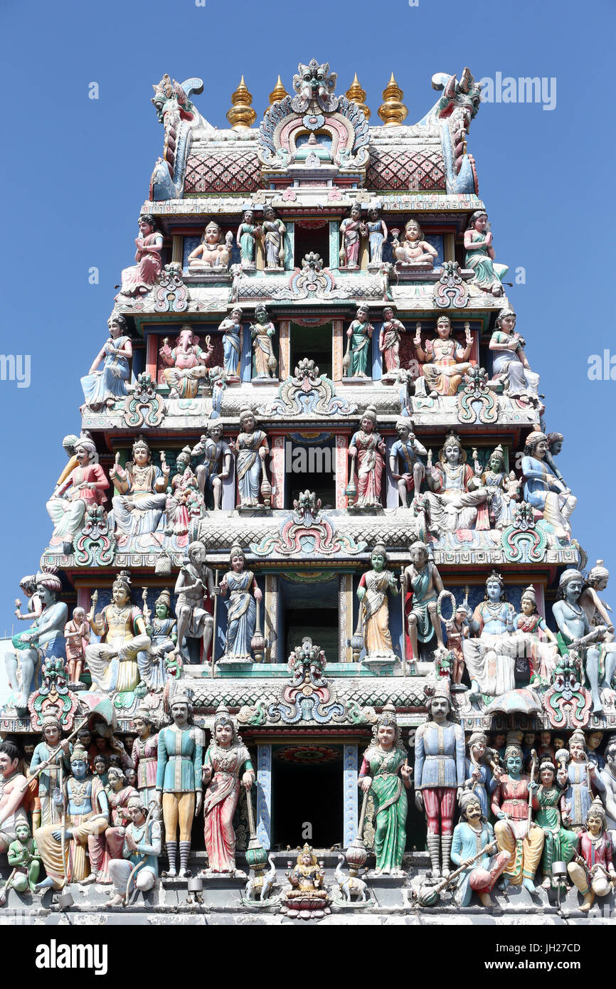 Tempio Hindu Sri Mariamman. Gopuram (torre di tempio). Chinatown. Singapore. Foto Stock