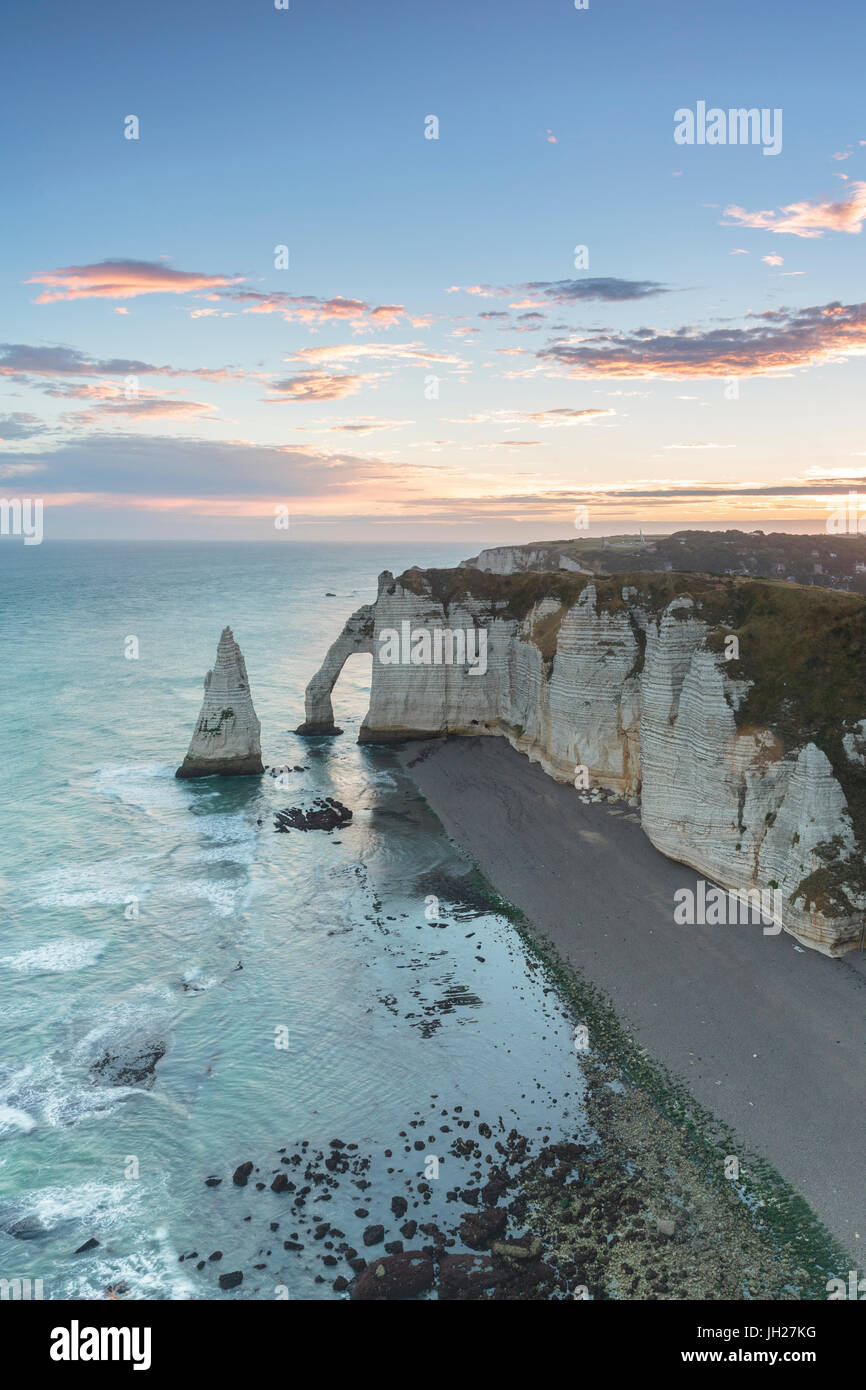 Alba a Chalk cliffs, Etretat, in Normandia, Francia, Europa Foto Stock