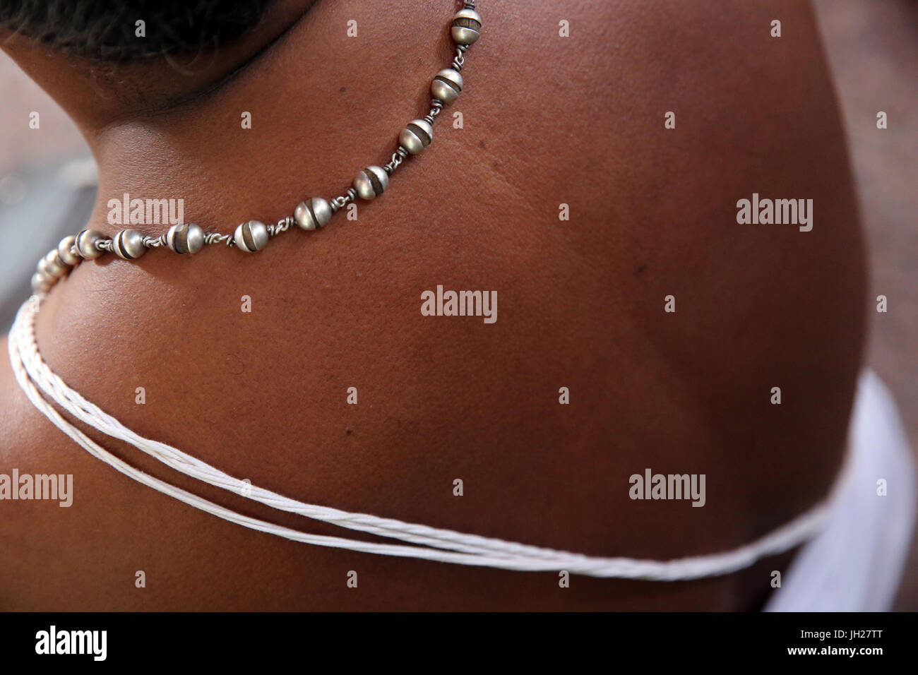 Sri Vadapathira Kaliamman tempio indù. Bramino indù sacerdote. Thread che indica la sua alta casta Singapore. Foto Stock