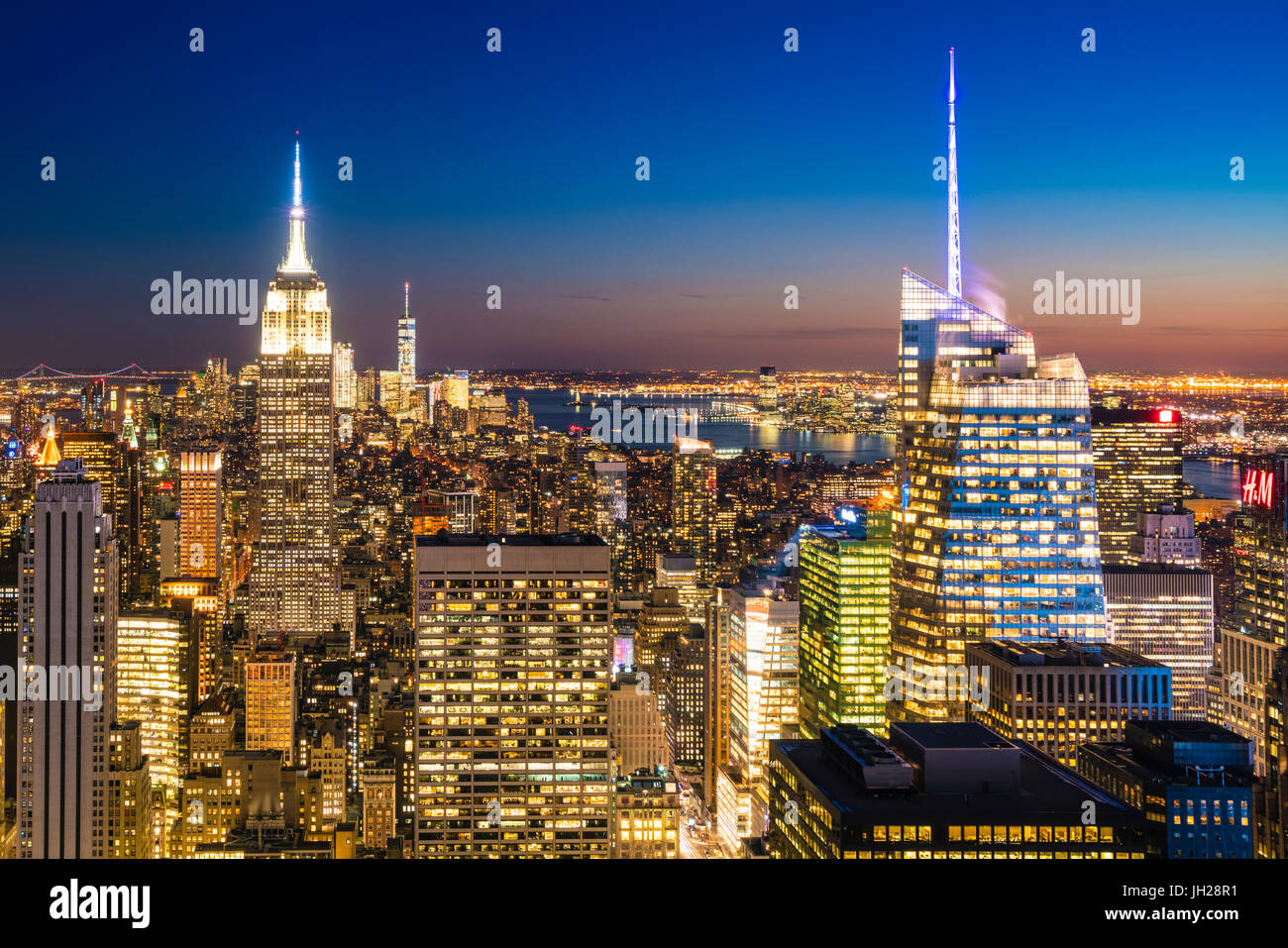 Skyline di Manhattan e Empire State Building al crepuscolo, New York City, Stati Uniti d'America, America del Nord Foto Stock