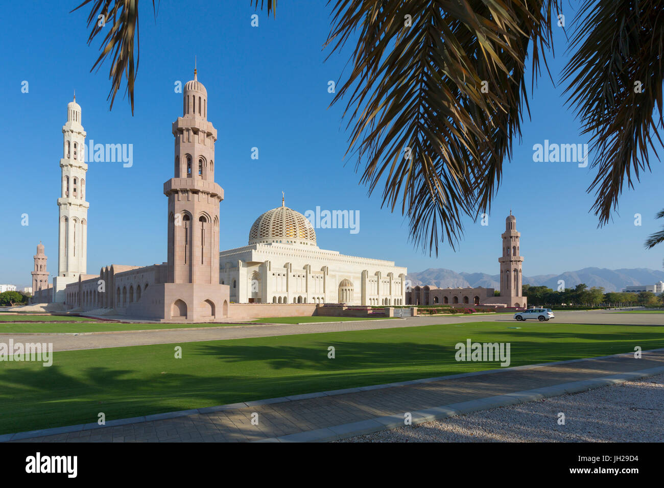 Vista di Sultan Qaboos Grande Moschea, Muscat Oman, Medio Oriente Foto Stock