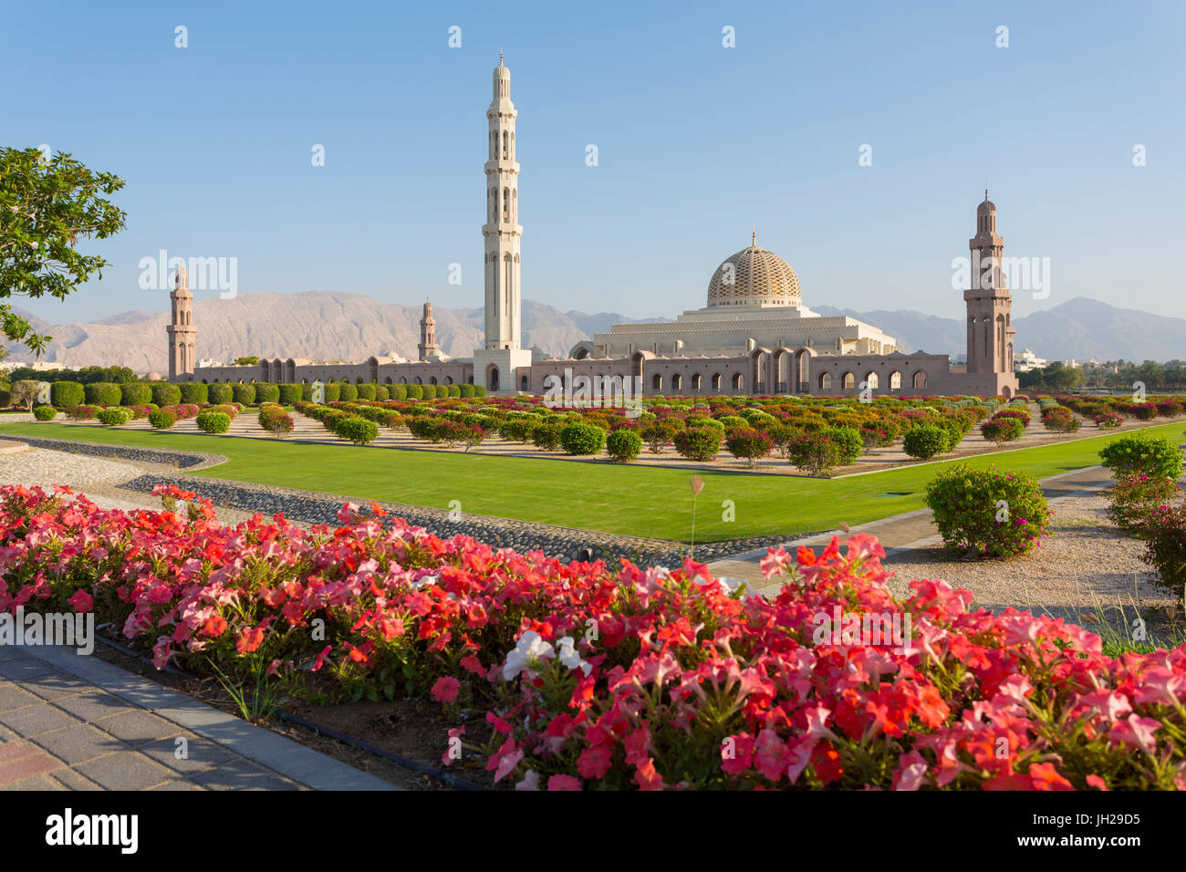 Vista di Sultan Qaboos Grande Moschea, Muscat Oman, Medio Oriente Foto Stock