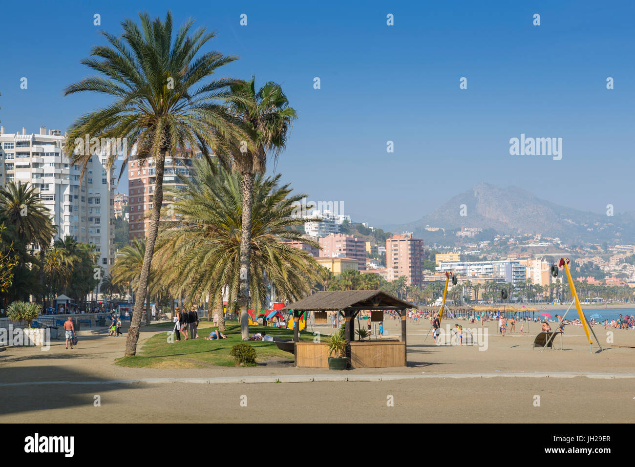 Urbano popolare spiaggia di Playa la Malagueta, Malaga, Costa del Sol, Andalusia, Spagna, Europa Foto Stock