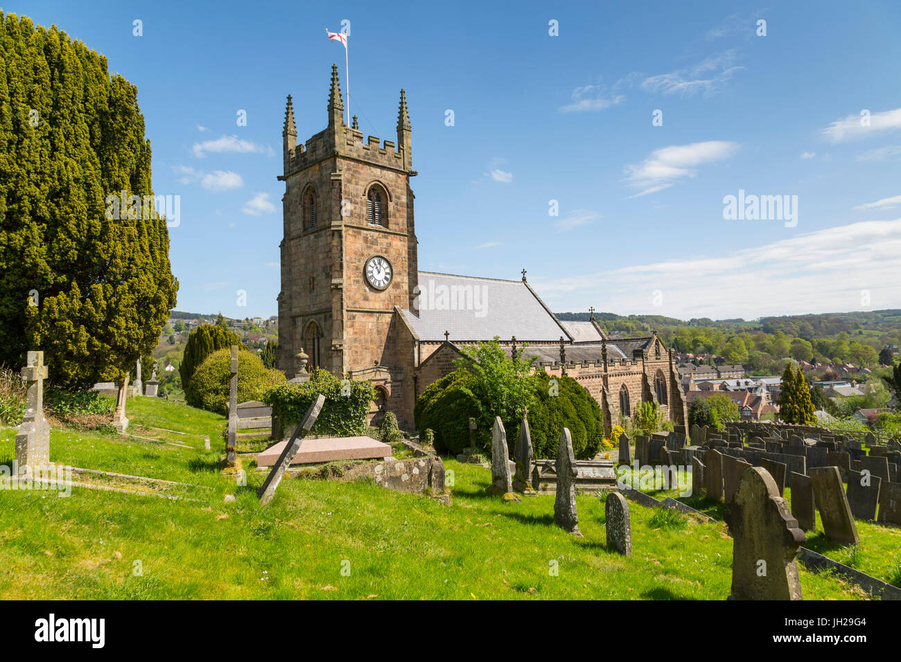 Vista di Matlock Chiesa Parrocchiale in primavera, Matlock Town, Derbyshire Dales, Derbyshire, England, Regno Unito, Europa Foto Stock
