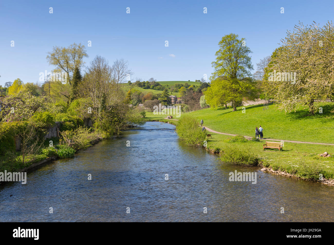 Il fiume Wye in Bakewell in primavera, Derbyshire Dales, Derbyshire, England, Regno Unito, Europa Foto Stock