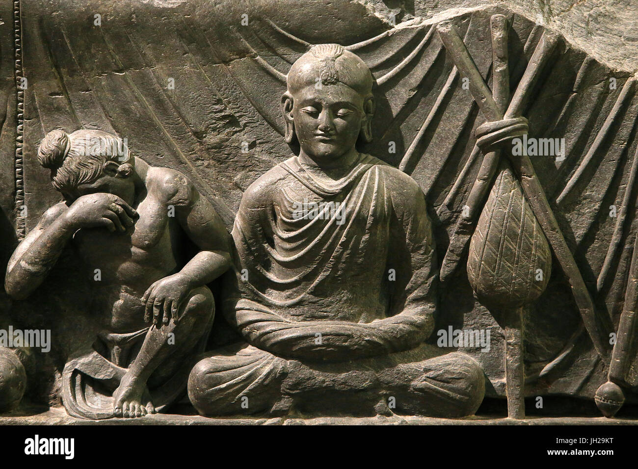 Il Victoria and Albert Museum. Parte di un rilievo con la morte del Buddha (parinirvana). 200-400. Periodo Kushan. Lo scisto. Gandhara/nord-ovest del Pakistan. Uni Foto Stock
