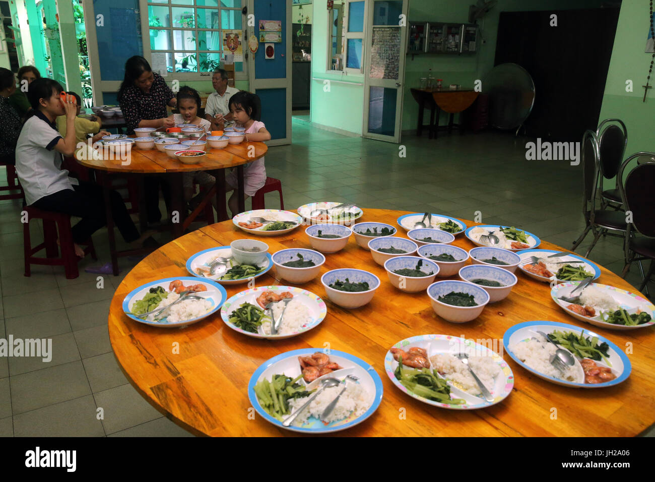 Il Vietnam. Centro per i bambini ciechi. Il pranzo. Foto Stock