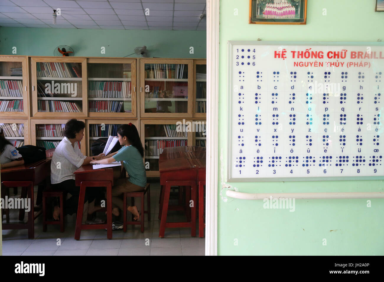 Il Vietnam. Centro per i bambini ciechi. Vietnamita alfabeto braille. Foto Stock