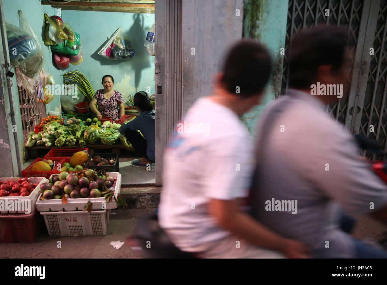 Donna vendita di verdura. Ho Chi Minh City. Il Vietnam. Foto Stock
