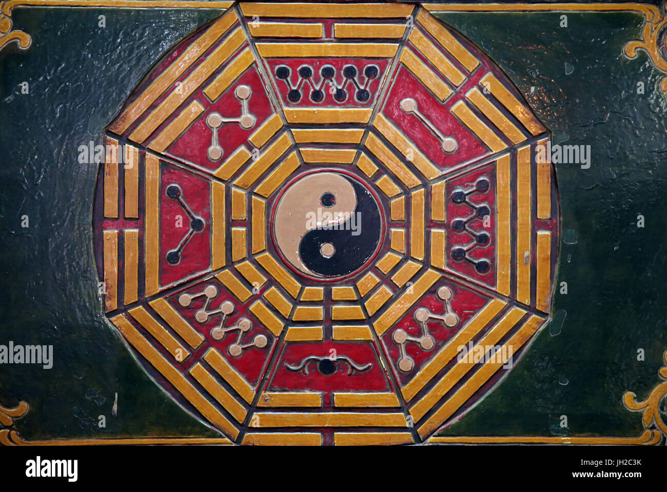 Khanh Van Nam Vien taoista pagoda. Yin Yang simbolo. Ho Chi Minh City. Il Vietnam. Foto Stock