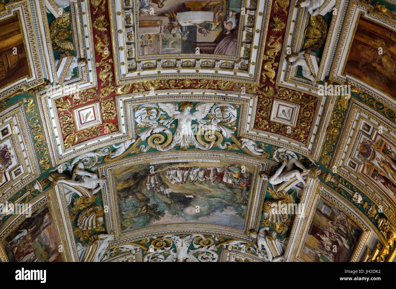 Periodo rinascimentale dipinti sul soffitto della basilica di San Pietro in Vaticano, Roma, Italia Foto Stock