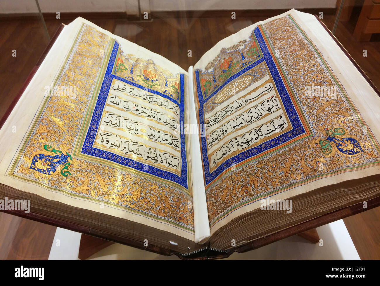 Manoscritto Corano dal XII secolo nel museo, Madinah, Regno di Arabia Saudita Foto Stock
