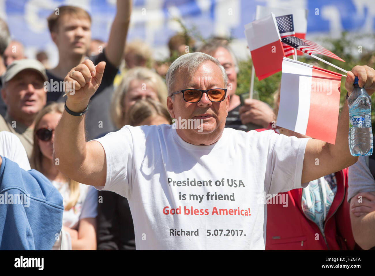 Varsavia, Polonia. 06 Luglio, 2017. Durante una manifestazione di protesta contro la Donald Trump a Varsavia il 06.07.2017 polacco Trump sostenitori hanno manifestato la loro solidarietà con il Presidente americano.· Nessun filo servizio · Foto: Jan A. Nicolas/Nicolas/dpa/Alamy Live News Foto Stock