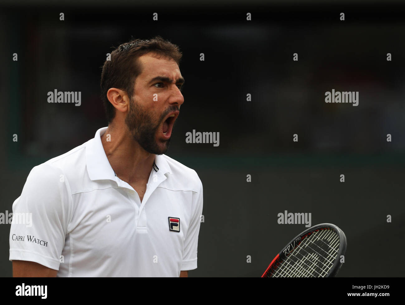 Londra, Regno Unito. 12 Luglio, 2017. Marin CILIC di Croazia celebra durante gli Uomini Singoli Quarti di finale corrispondono con Gilles Muller di Lussemburgo presso i campionati di Wimbledon 2017 a Wimbledon, Londra, Gran Bretagna il 12 luglio 2017 Credit: Jin Yu/Xinhua/Alamy Live News Foto Stock