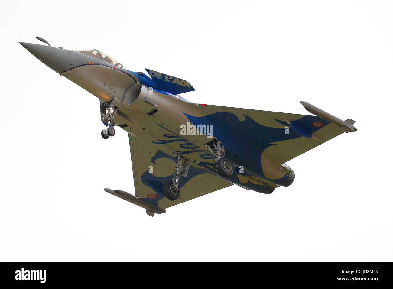 Raf fairford, Gloucestershire, UK. 12 luglio 2017. Un Dassault Rafale c arriva per il fine settimana di festa annuale di riat air show. US Air Force è fortemente rappresentata per celebrare la loro settantesimo anniversario. Per questa occasione il usaf thunderbirds fanno la loro comparsa dopo dieci anni. Credito: Uwe deffner/alamy live news Foto Stock