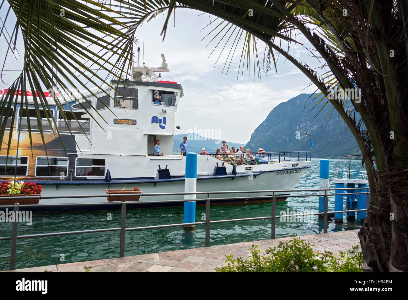 Riva di Solto, Lago d'Iseo, Italia Foto Stock