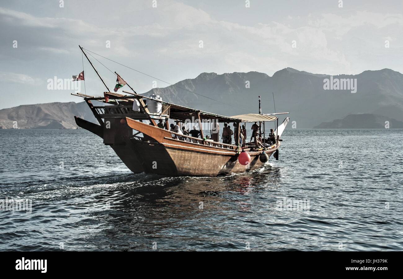 Gita in barca sul Khor ash Sham, Musandam, Oman Foto Stock