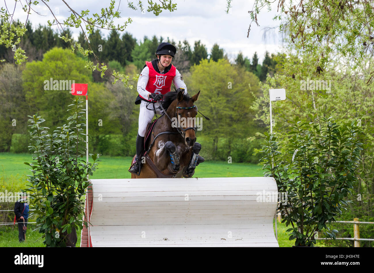 Anna-Katharina Vogel su Quintana P, cross country prova del CIC 3* la concorrenza a livello internazionale Marbach Eventing 2017 Foto Stock