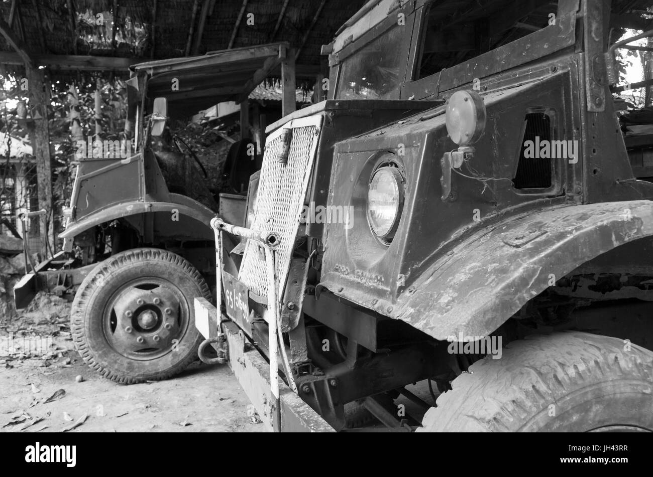 Vintage Carrello ancora in uso diffuso oggi in Myanmar. Modificato da un WW2 ex esercito britannico canadese modello militare (CMP) Chevrolet C60 carrello Foto Stock