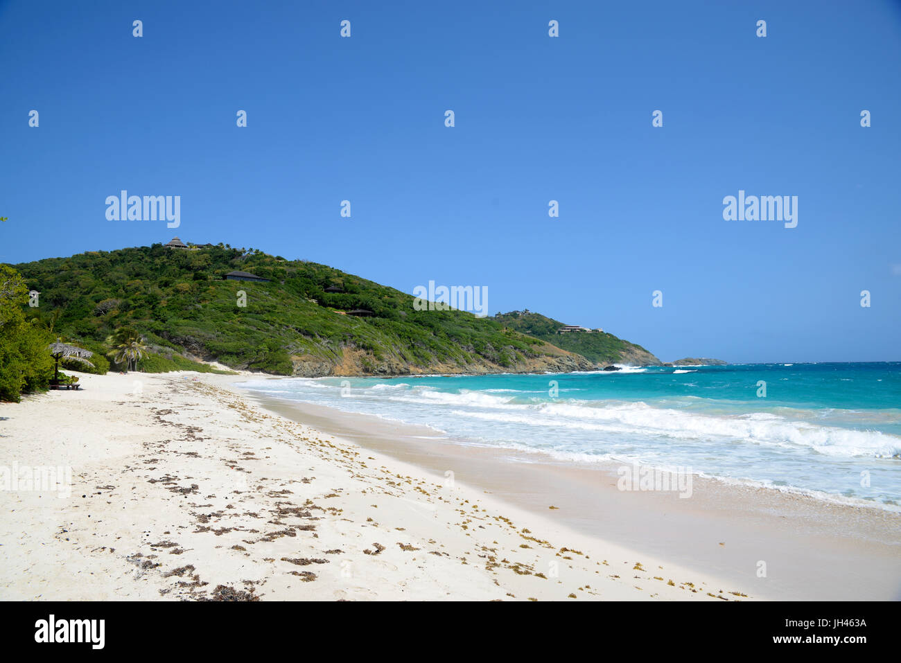 Vista della spiaggia di maccheroni, sull'esclusiva isola di mustque, Grenadine Isole dei Caraibi Foto Stock