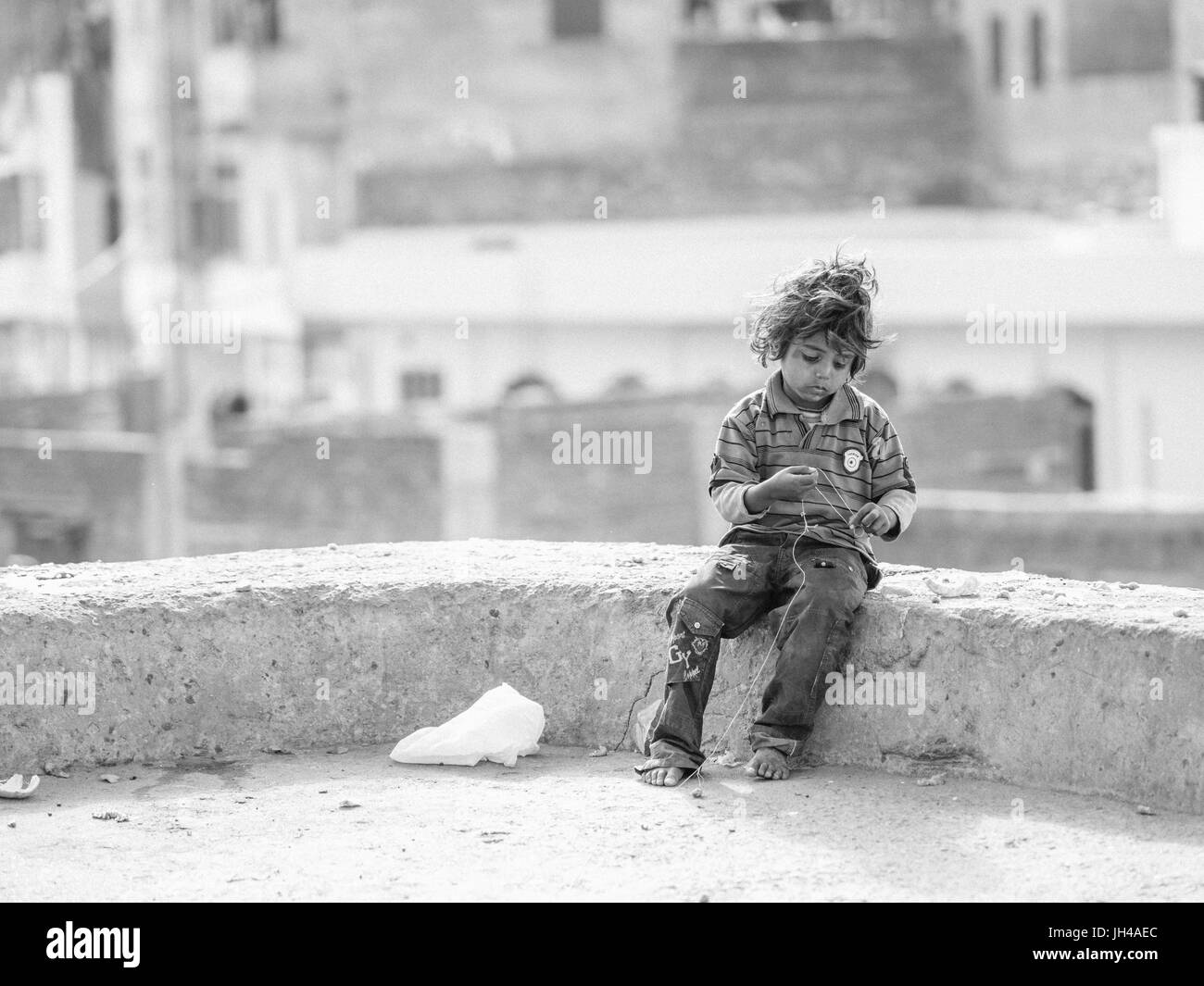 Jaipur India - Circa Gennaio 2016 - bambino povero in India Foto Stock