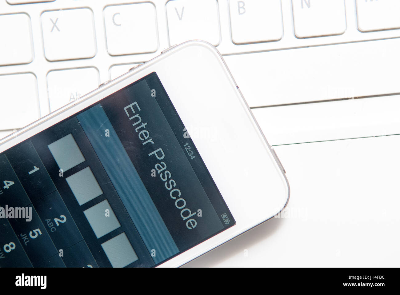 Cellulare bloccato con schermata codice di accesso Foto Stock