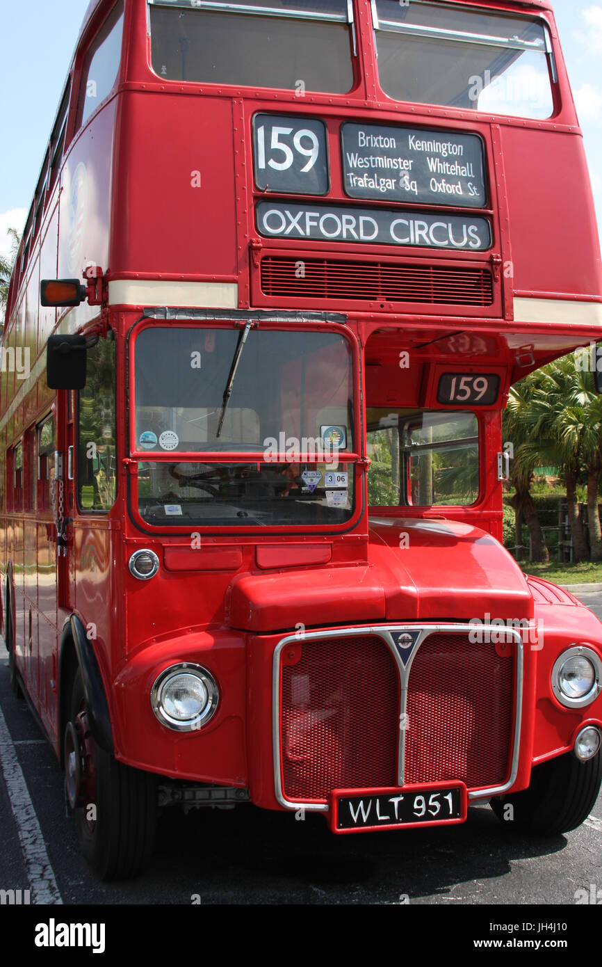 Iconico vecchio autobus rossi da Londra. Veicolo Vintage che una volta faceva parte della London sistema di trasporto. Foto Stock