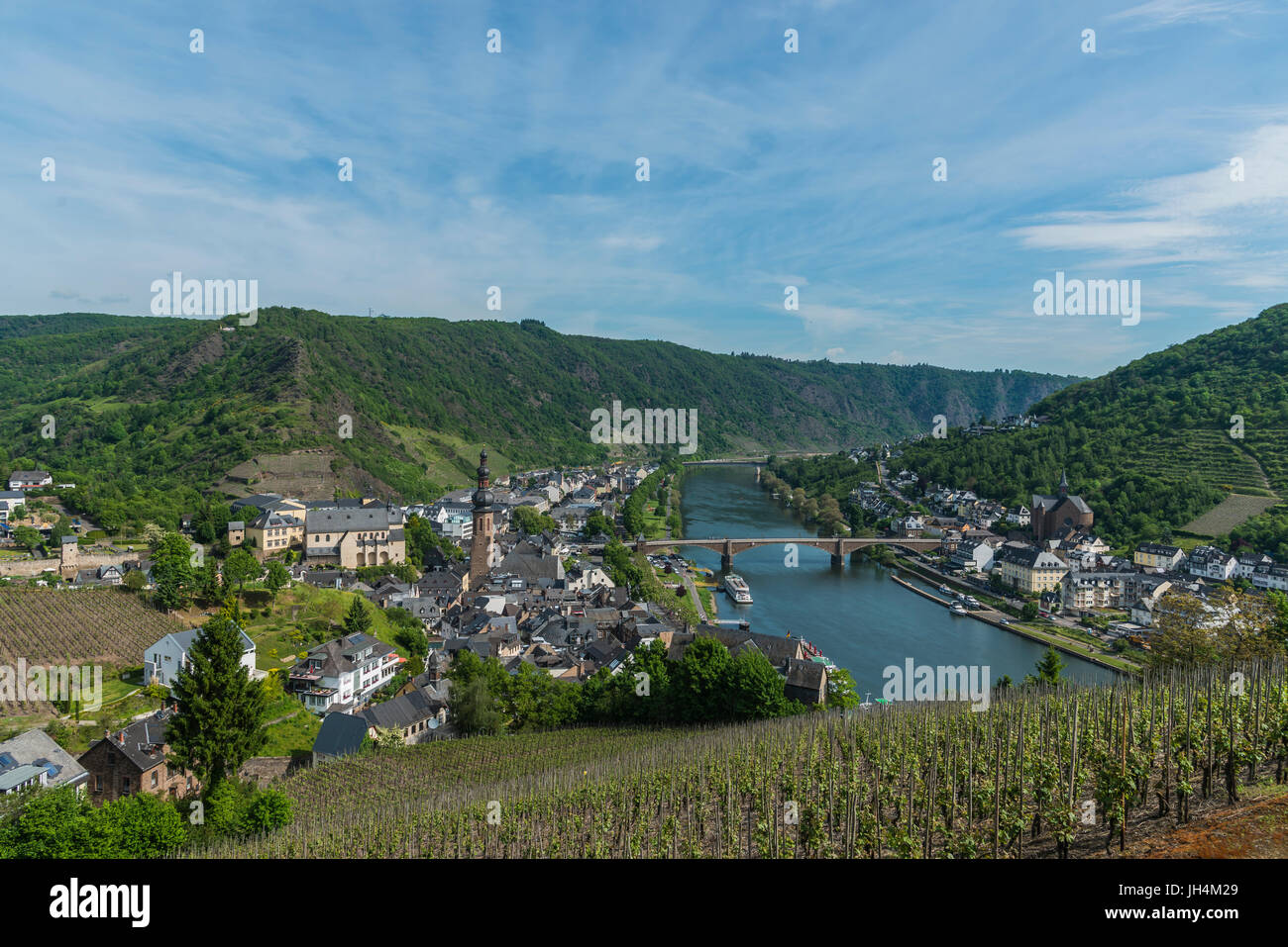 Vista dal castello imperiale della città e della Mosella, la valle di Mosel, Cochem, Renania-Palatinato, Germania Foto Stock