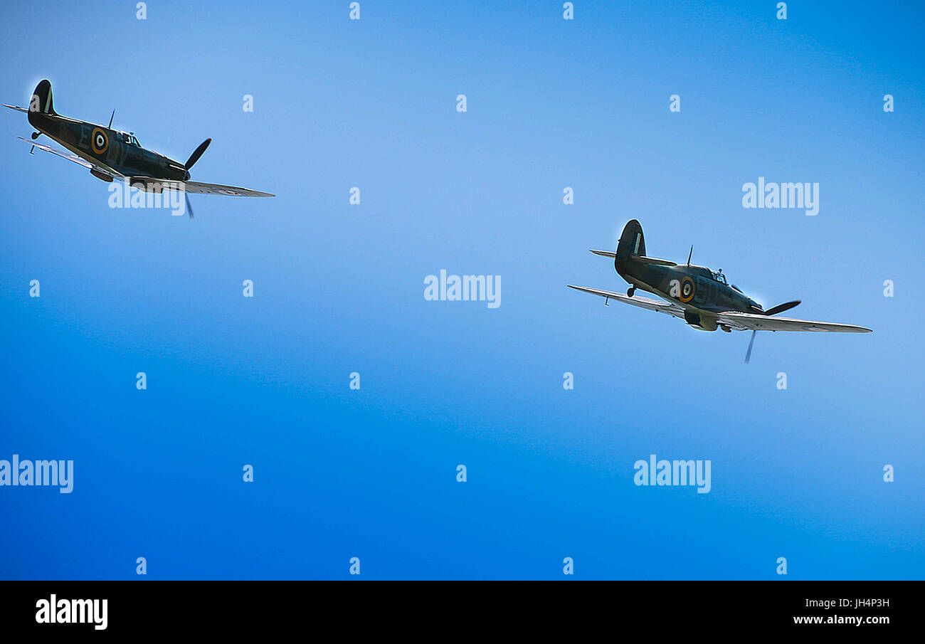 RAF Hurricane e Spitfire Dive Walmer 2017 Foto Stock